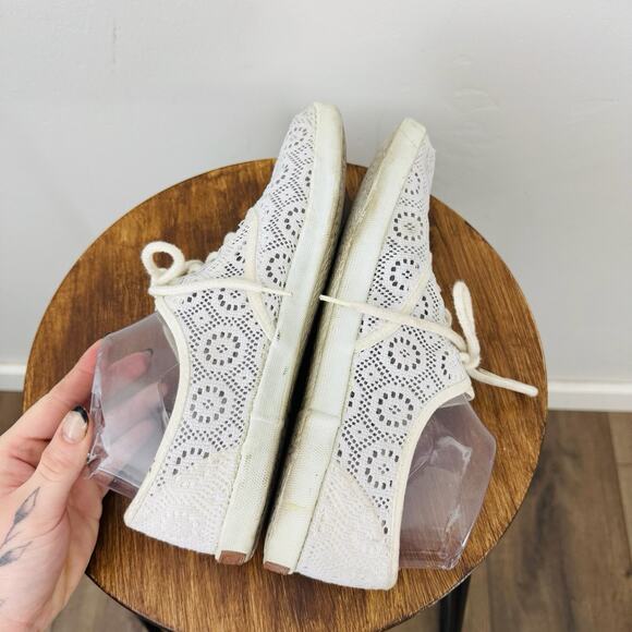 Jantzen White Perforated Floral Slip On Sneakers Women’s Size 6/7 - Picture 7 of 10